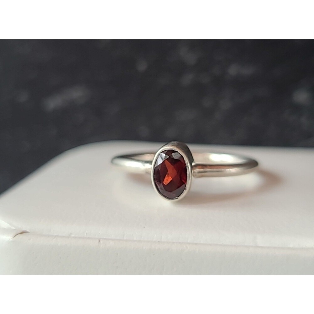 925 Sterling Silver Garnet Ring Size US 5.25 Vintage